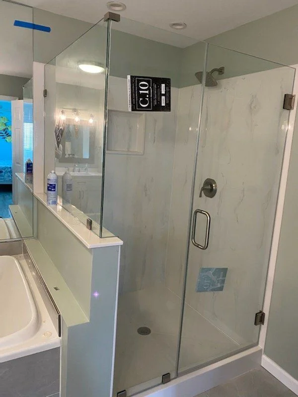 Frameless shower glass detail